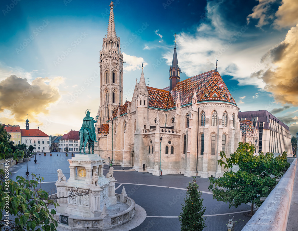 Wall mural st. matthias church's in the fisherman's bastion, budapest, hungary.