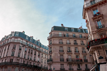 Fototapeta premium windows of an ancient building in Paris 