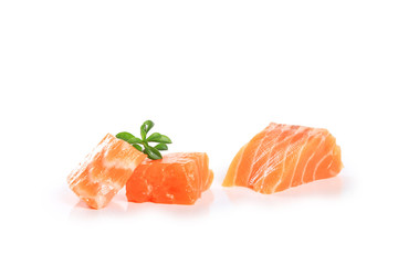  saumon sur fond blanc