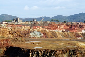 Minas a cielo abierto de Huelva, España. Antigua maquinaria.