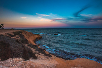 Obraz premium Landscape shot of Mil Palmeras seashore in the evening, Spain
