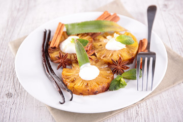 pineapple with yogurt