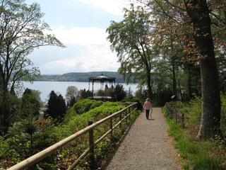 Stadtgarten Überlingen mit Pavillon und Blick zum Bodensee