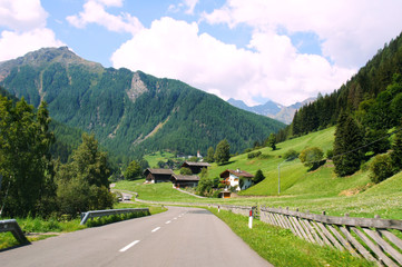 Fototapeta na wymiar Ultental in der Nähe von Meran in Südtirol im Sommer 