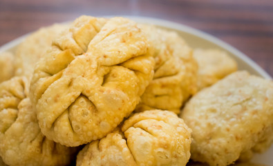 Kachoris comida frita hindu