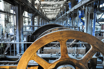 impressionen und details alte verlassene fabrik und industriehalle werkstatt