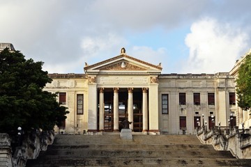 Fototapeta na wymiar La Universidad de la Habana en Cuba.
