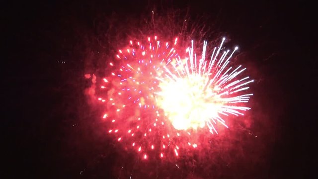 Feux d'artifices color&eacute;s