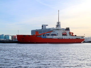 Fototapeta premium Icebreaker in the harbor at the pier