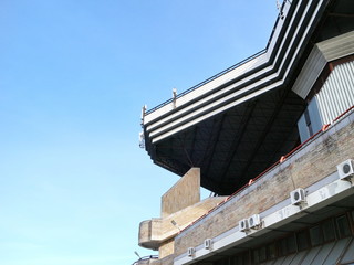 the walls of a tall building at an acute angle