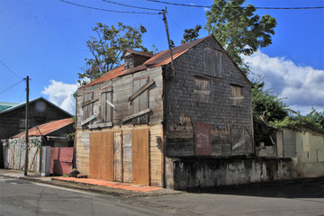 Obraz premium Guadeloupe, maison en taules et lambris à Pointe Noire