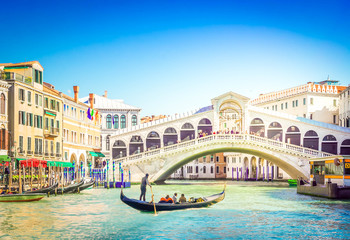 Naklejka na ściany i meble view of famouse Rialto bridge with gondola boats in Venice, Italy