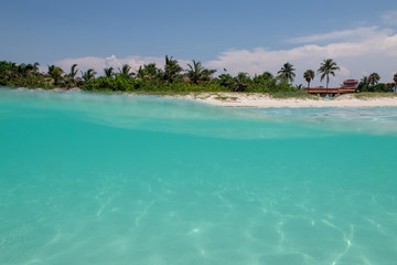 Fototapeta na wymiar beach on the ocean coast of Cuba