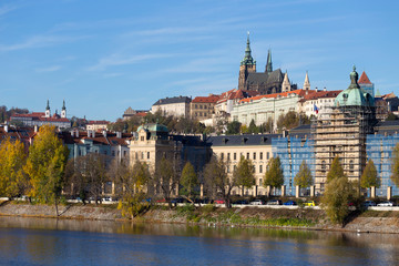 Fototapeta premium Colorful autumn Prague gothic Castle with the Lesser Town above River Vltava in the sunny Day, Czech Republic