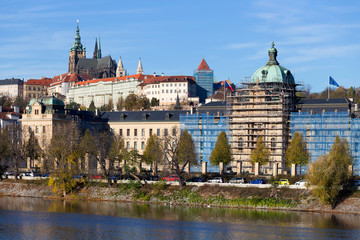Fototapeta premium Colorful autumn Prague gothic Castle with the Lesser Town above River Vltava in the sunny Day, Czech Republic