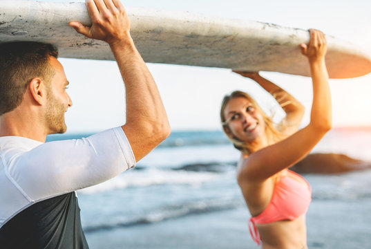 Happy sporty couple doing surf 