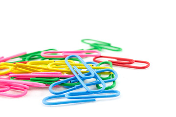Naklejka premium Pile of color clips on white background