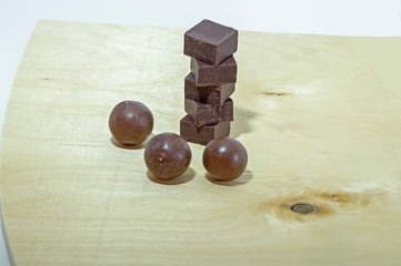 Шоколад.Кубики и шарики.