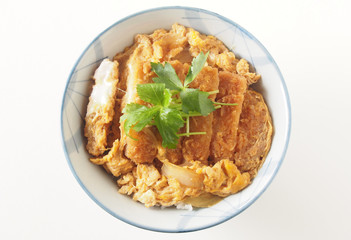 カツ丼　a deep-fried pork cutlet rice bowl