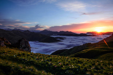 Fototapeta na wymiar sunset in mountains