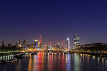 Fototapeta na wymiar London bei Nacht