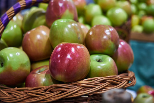Image of apples in the basket.