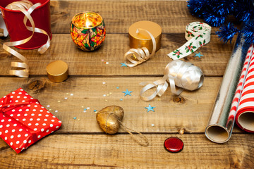 Packaging christmas gifts.