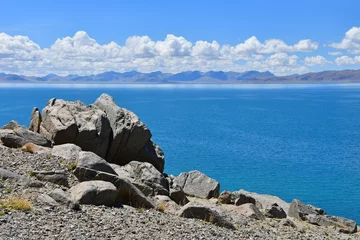Rolgordijnen China. Great lakes of Tibet. Lake Teri Tashi Namtso in sunny summer day © irinabal18