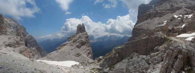 Włochy, Dolomity - górskie widoki na trasie wokół Tofany di Rozes