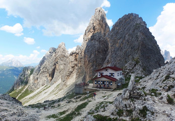 Włochy, Dolomity - na szlaku Szlak Sentiero Bonacossa, schronisko © Iwona