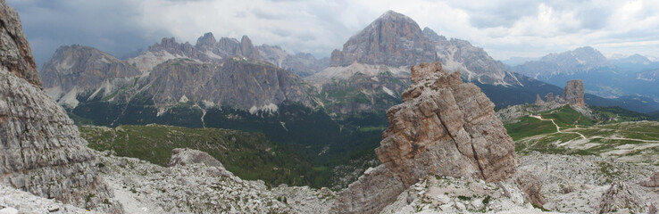 Włochy, Dolomity - górskie widoki w okolicach masywu Nuvolau  © Iwona