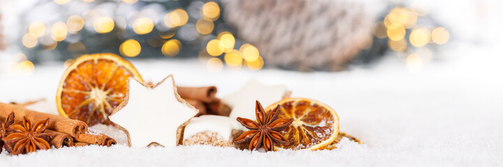 Weihnachten Plätzchen Weihnachtsplätzchen Gebäck Zimt Zimtstern Banner Textfreiraum Copyspace...