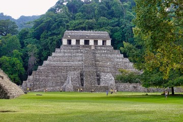 Fototapeta na wymiar Die Pyramide von Palenque in Mexiko.
