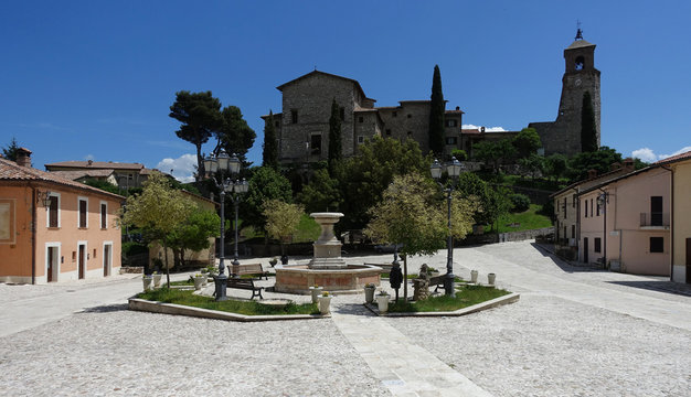 Greccio, Dorfplatz, Italien