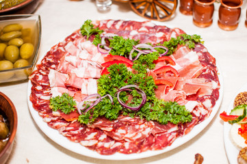 Serving with sausages and onions on the plate