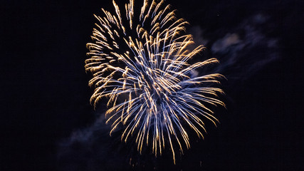 Obraz premium Colorful bavarian fireworks at Landau - Isar - Bavaria - Germany