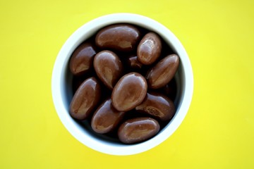 Almonds covered with milk chocolate