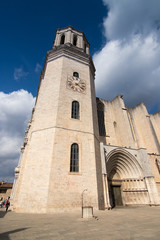 iglesia con cielo en españa