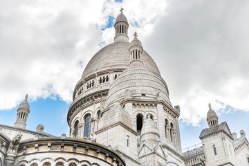 Fototapeta premium Basilica of the Sacred Heart of Paris or Basilica Coeur Sacre on Montmartre in Paris, France