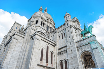 Fototapeta na wymiar Basilica of the Sacred Heart of Paris or Basilica Coeur Sacre on Montmartre in Paris