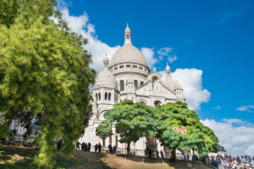 Fototapeta premium Basilica of the Sacred Heart of Paris or Basilica Coeur Sacre on Montmartre in Paris