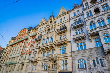 Fototapeta na wymiar Immeubles au bord de La Vltava à Prague