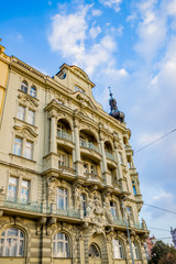 Fototapeta premium Immeubles au bord de La Vltava à Prague