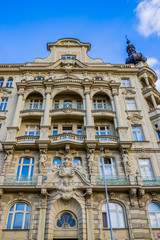 Fototapeta na wymiar Immeubles au bord de La Vltava à Prague