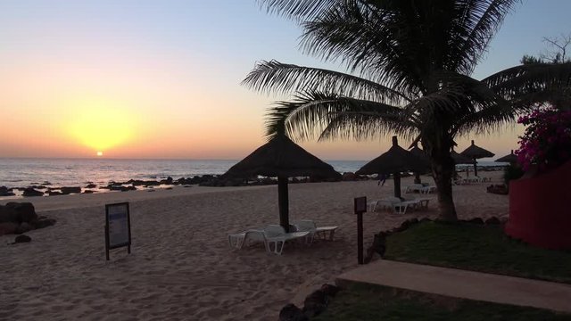 Coucher de soleil sur l'oc&eacute;an depuis la Somone au S&eacute;n&eacute;gal