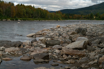 Fototapeta na wymiar Fluss Berge