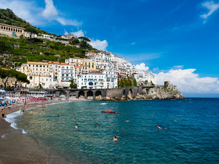 Fototapeta na wymiar Italien, Kampanien, Amalfiküste, Halbinsel von Sorrent, Costiera Amalfitana, Unesco Weltkulturerbe, Altstadt und Strand von Amalfi