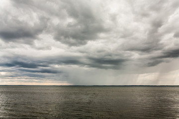 Obraz premium Bad weather with clouds and rain on a lake in Masuria, Poland