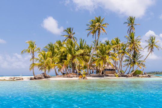 The beautiful Island Pelicano in the San Blas Islands, Kuna Yala, Panama