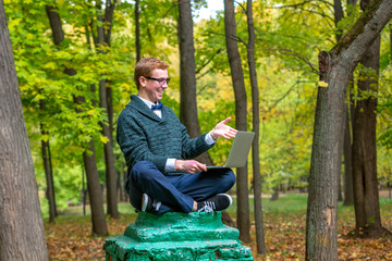Fototapeta premium A man on a pedestal who pretends to be a statue in the the autumn park.